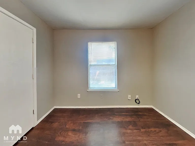 327 W Little Creek Rd — Photo 17