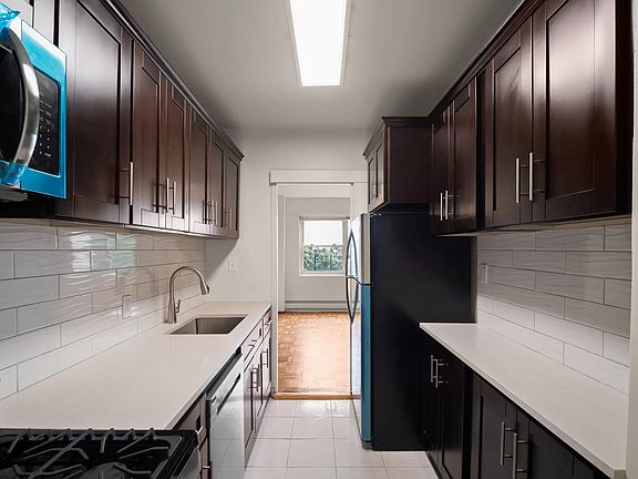 2nd image of 4 Fordham Hill Oval APT 4C