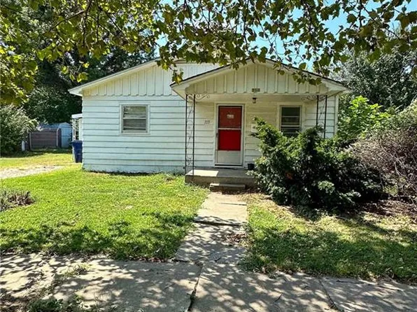 213 N Illinois Ave, Columbus, KS 66725