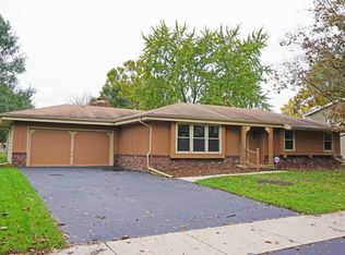 1808 Dixie Dr, Waukesha, WI 53189