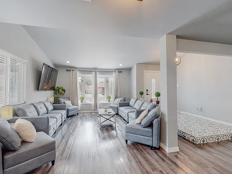 6830 Louisiana Blvd NE — Photo 44
