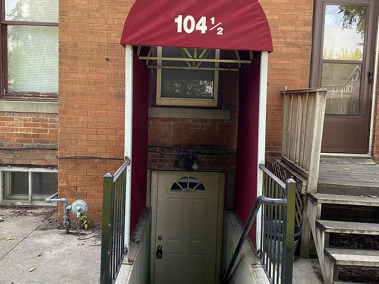 Dinnie Apts 102-108 4th Ave S — Photo 2