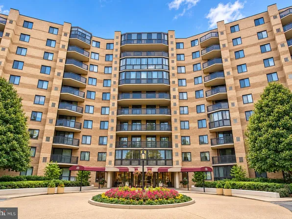 8380 Greensboro Dr APT 903, Mc Lean, VA 22102