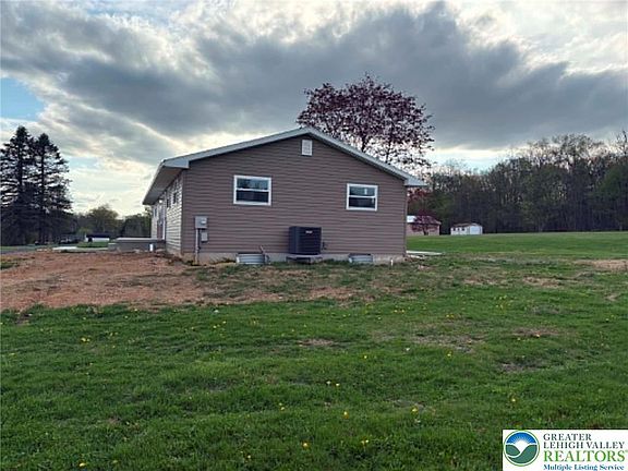 5th image of 3957 Mountain Rd