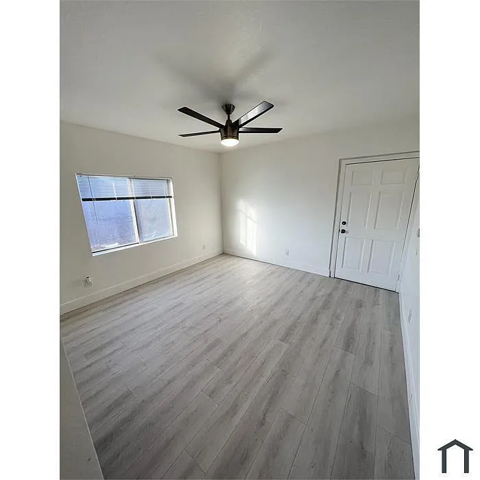 Building Photo - 1000 E 25th St #1