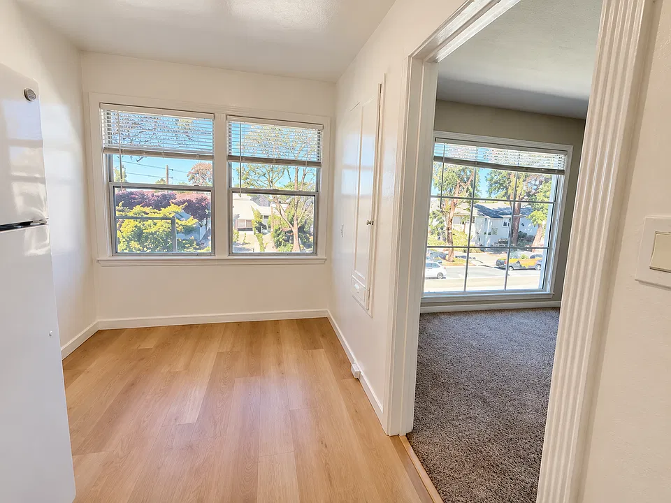 1129 El Camino Real