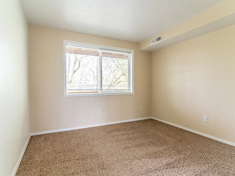 340 Denver St NE #C — Photo 37