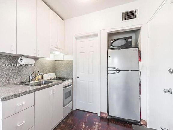 5th image of 1555 Pennsylvania Ave APT 202