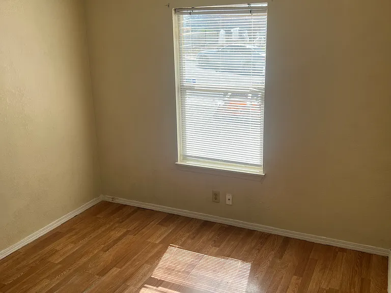 5423 Ivanhoe St — Photo 4