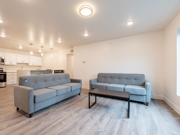 3rd image of 911 S Main 301bed3