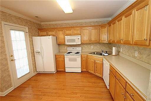 Kitchen & door to Deck