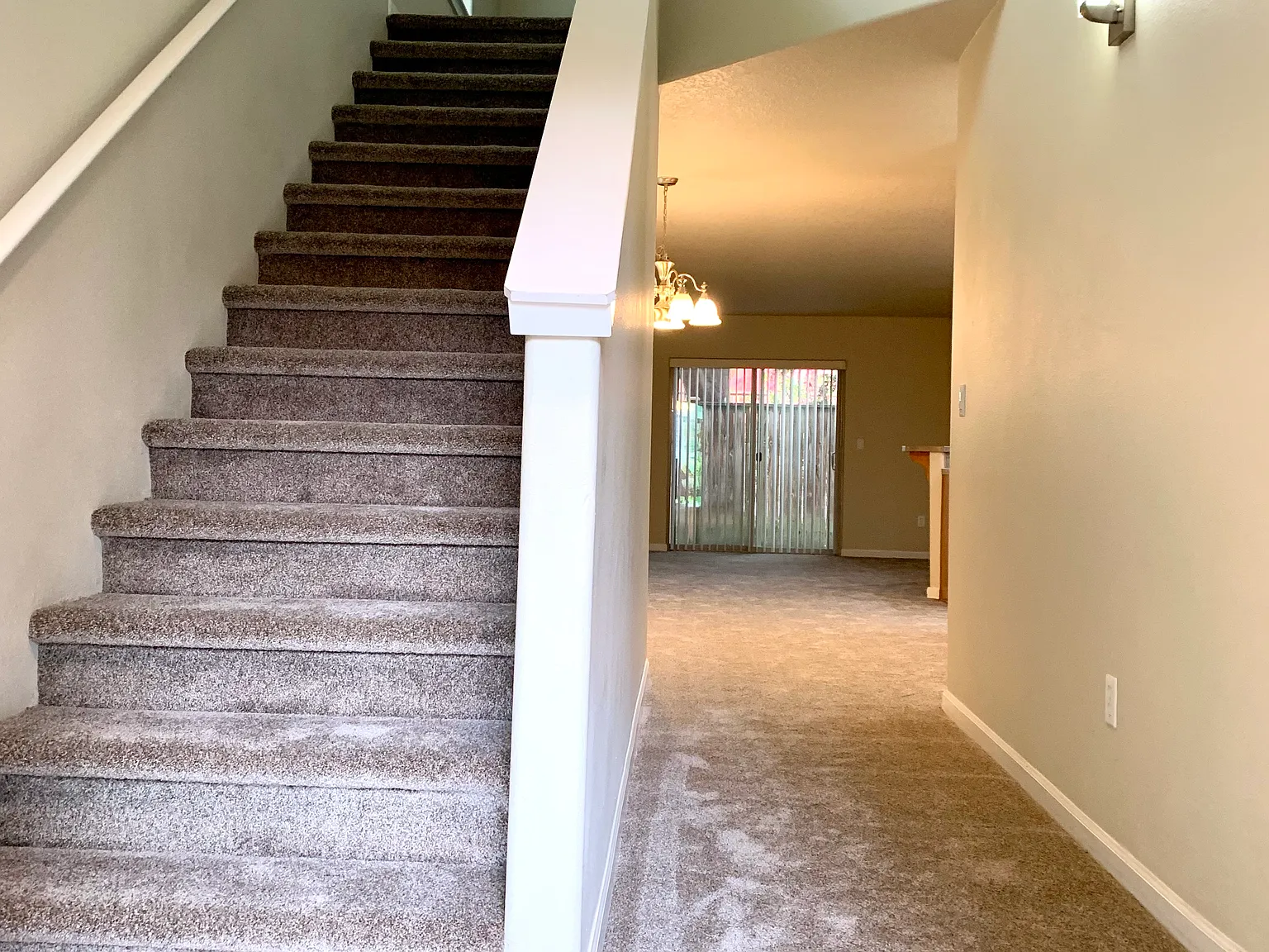 3 bed, 2.5 bath, 1558 sqft, $2,000 — Photo 3