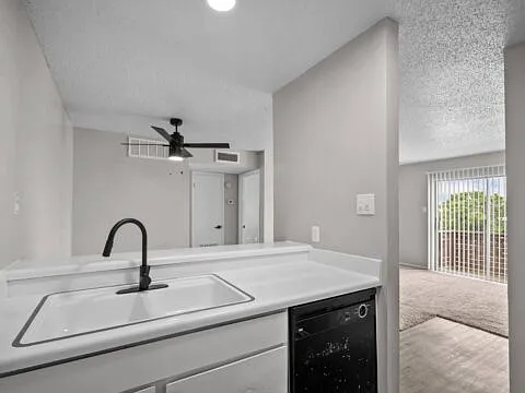 Kings Landing Apartments — Photo 12