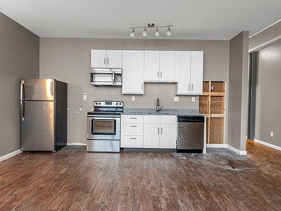 5th image of 4242 Lindell Blvd APT 217