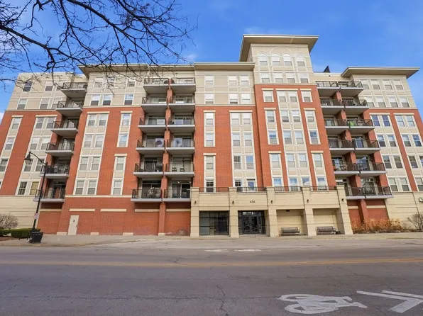 656 Pearson St Unit 203, Des Plaines, IL 60016