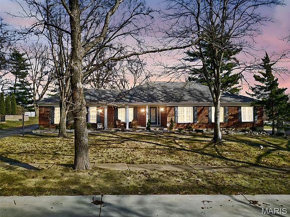 2nd image of 416 Caprice Gardens Ct