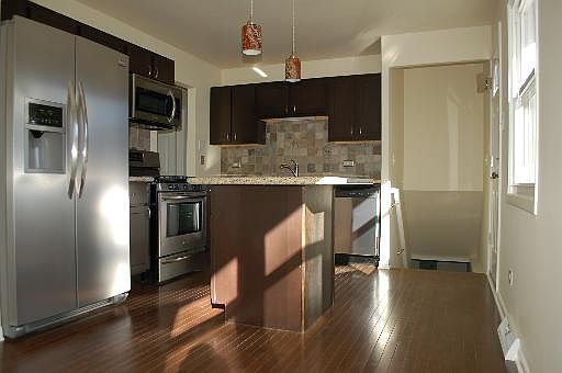 3rd image of 608 N Cherry Dr