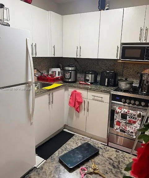 1330 W 54th St #221C — Photo 2