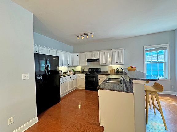3rd image of 405 S 6th St #B2122241f