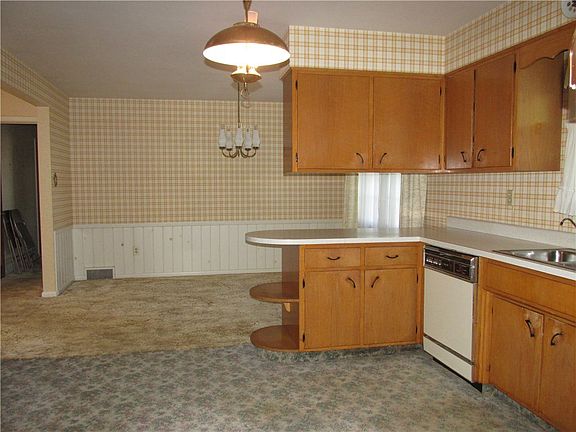 5th image of 119 Turnpike Dr