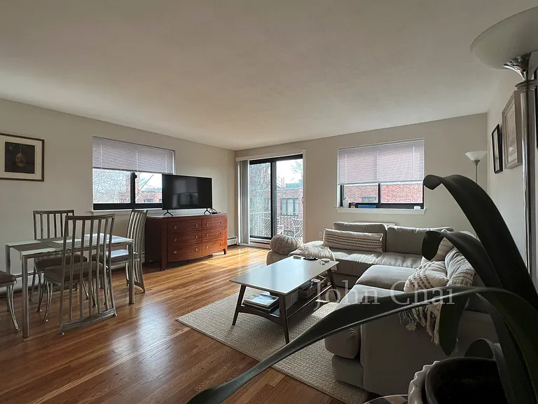 95 Sutherland Rd #2D — Photo 2