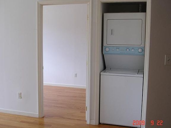 4th image of 31-18 Union St #6B