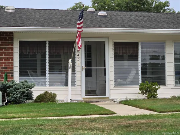 264 Newcastle Court #D, Ridge, NY 11961