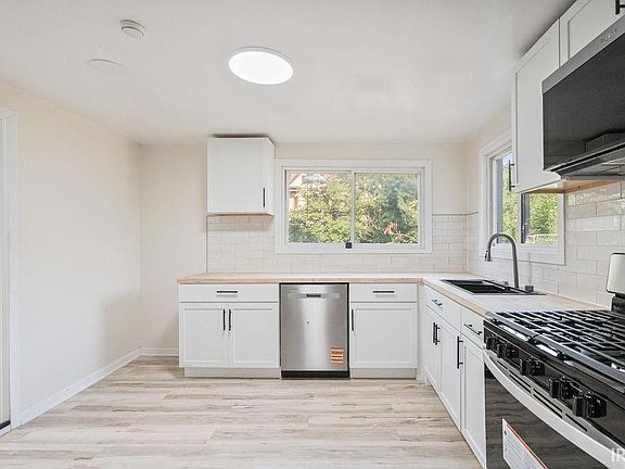 3rd image of 414 W Market St