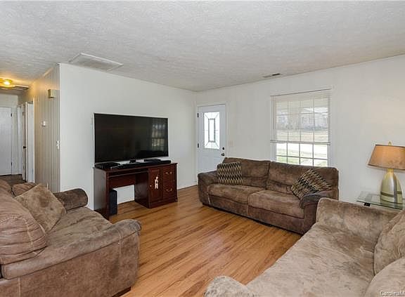 3rd image of 714 White Sparrow Dr
