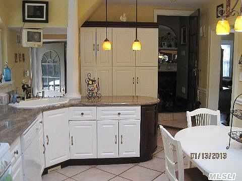3rd image of 16 Bayview Ave