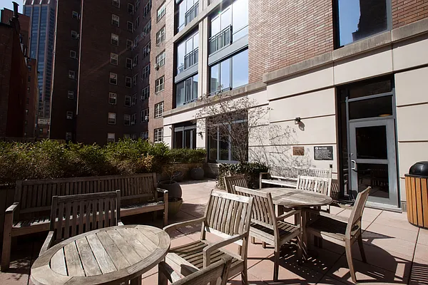 Rented by BARNES New York | media 9