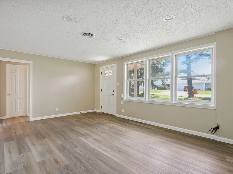 1614 W Union St — Photo 7