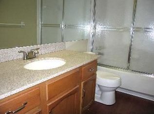 14300 Conway Meadows Ct E APT 105, Chesterfield, MO 63017