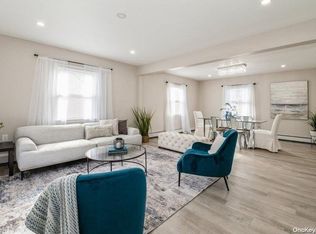 102 Old Farm Rd, Levittown, NY 11756