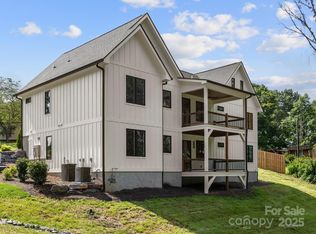 15 Progress Ln, Candler, NC 28715