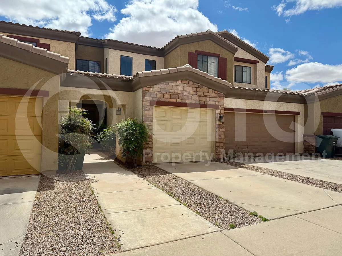 Building Photo - 1456 E 9th St #216