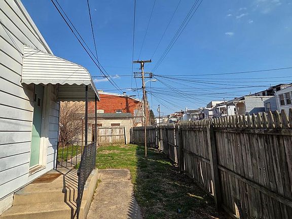3rd image of 333 S 17th St #1/2