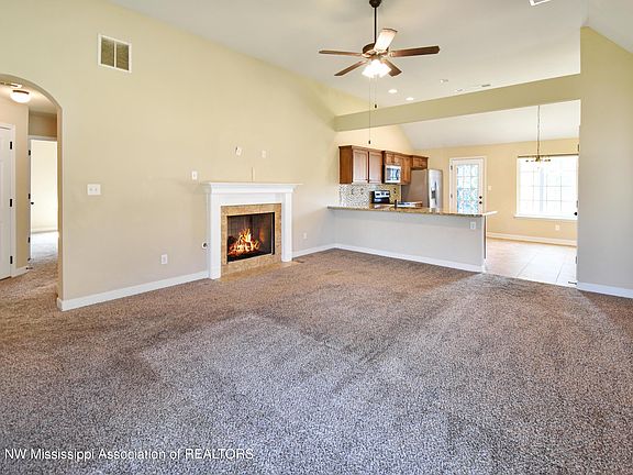 4th image of 1387 Hemlock Dr