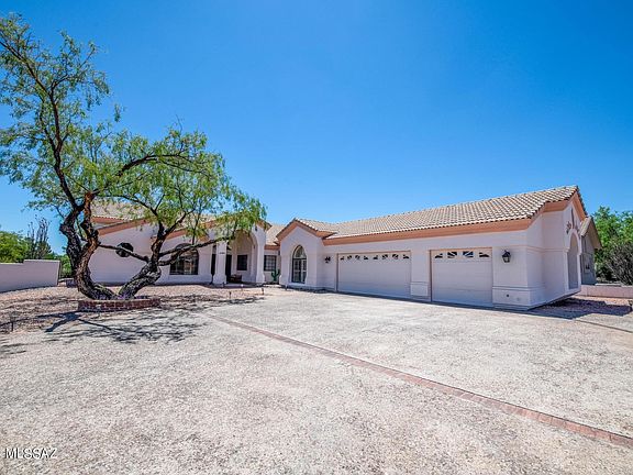 2nd image of 2841 Saint Andrews Dr