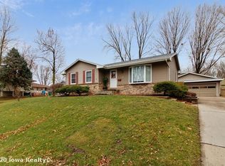 2816 77th St, Urbandale, IA 50322