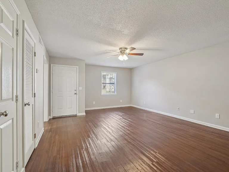 Ridge View Apartments — Photo 6