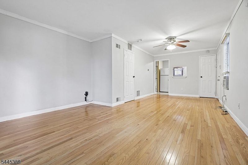 1st image of 2 Cottage Pl #1