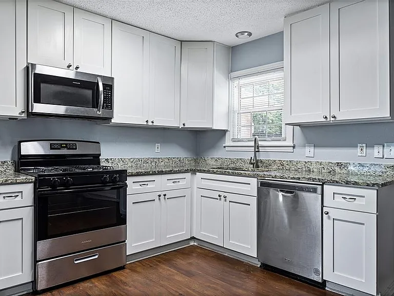 325 Paddy St — Photo 3
