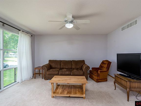 2nd image of 328 N Belmont Dr