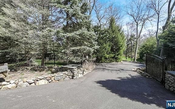 4th image of 202 Chestnut Ridge Rd