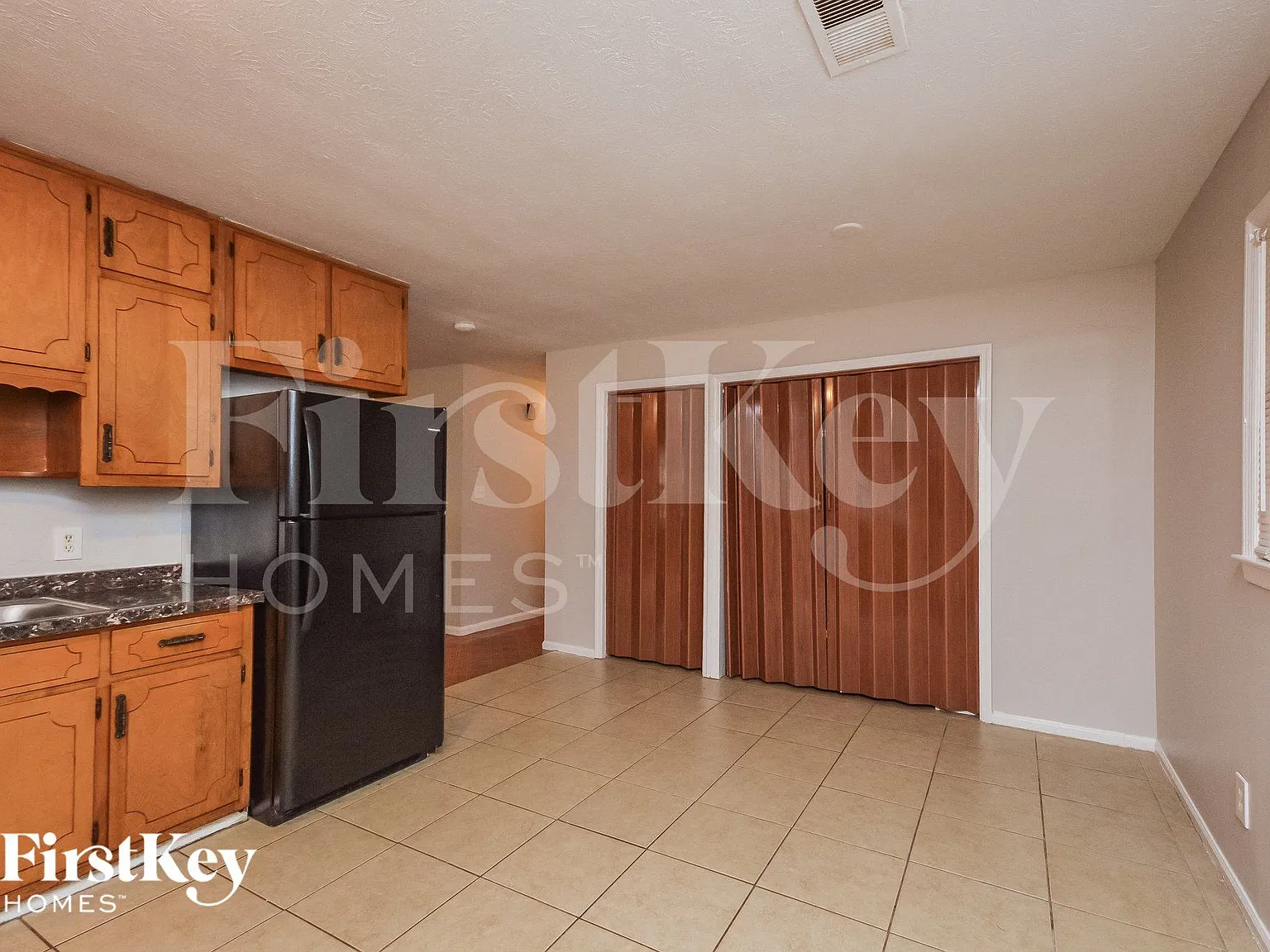 4 bed, 2.0 bath, 1316 sqft, $1,830 — Photo 4