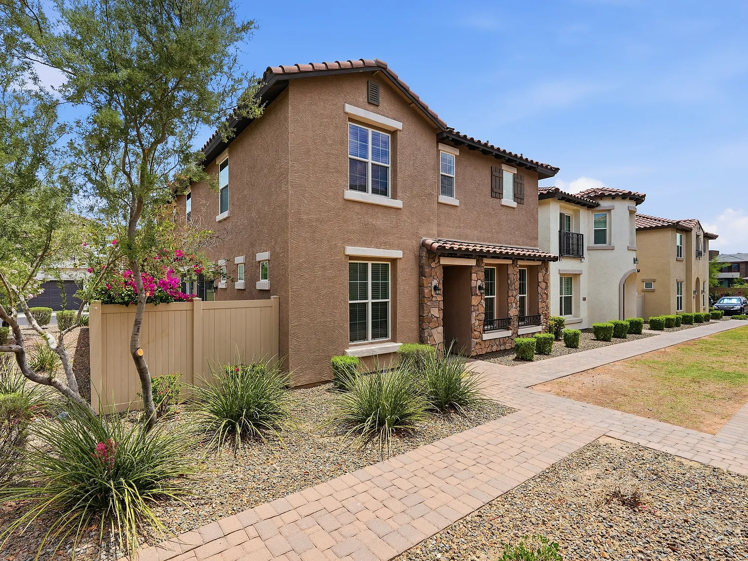 4 bed, 2.5 bath, 2622 sqft, $2,495 — Photo 4
