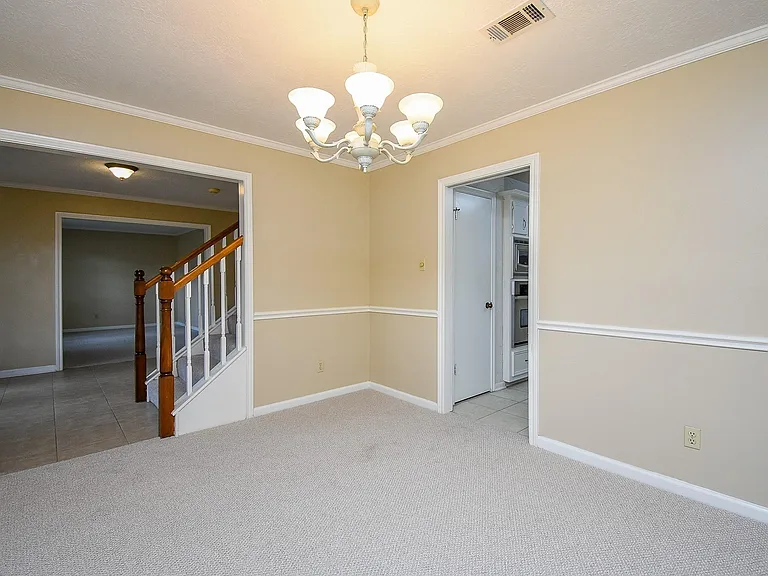 910 Shillington Dr — Photo 8