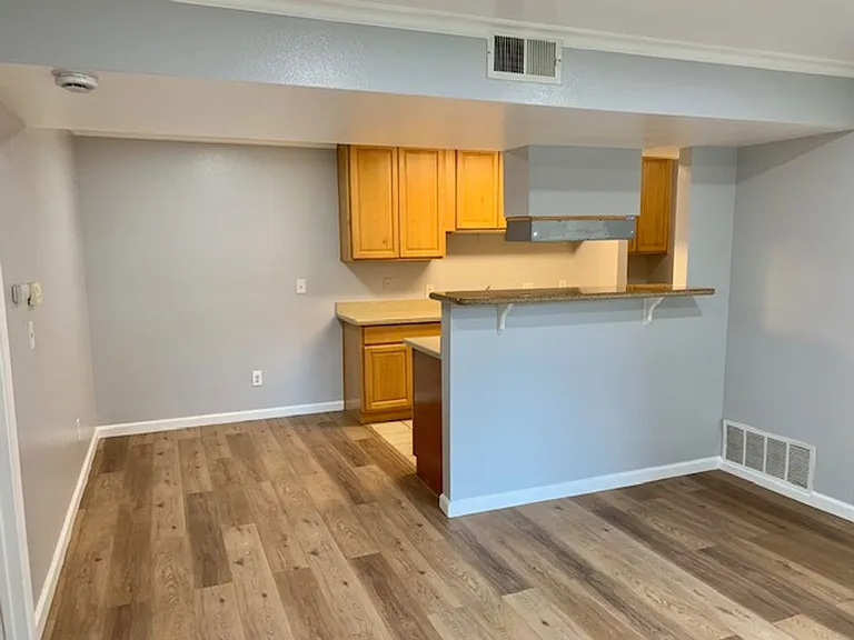 1163 Lakeview Cir — Photo 5