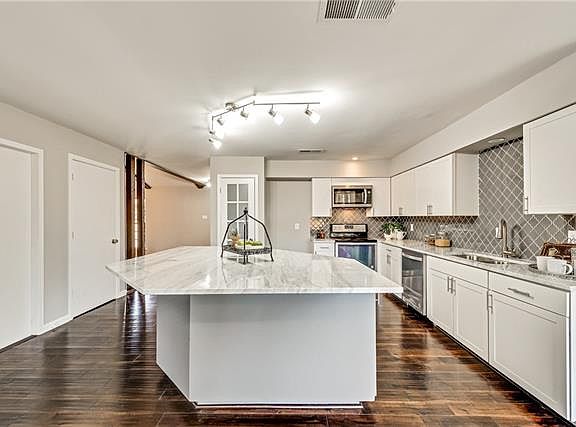 5th image of 2027 Fairmeadow Dr